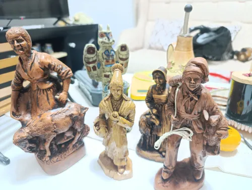 Lot 4 Santons Vintage - 3 signés Francis Lascour (Terre cuite) + 1 Bois