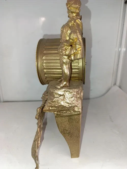 Pendule de cheminée ancienne en régule doré - XIXe siècle
