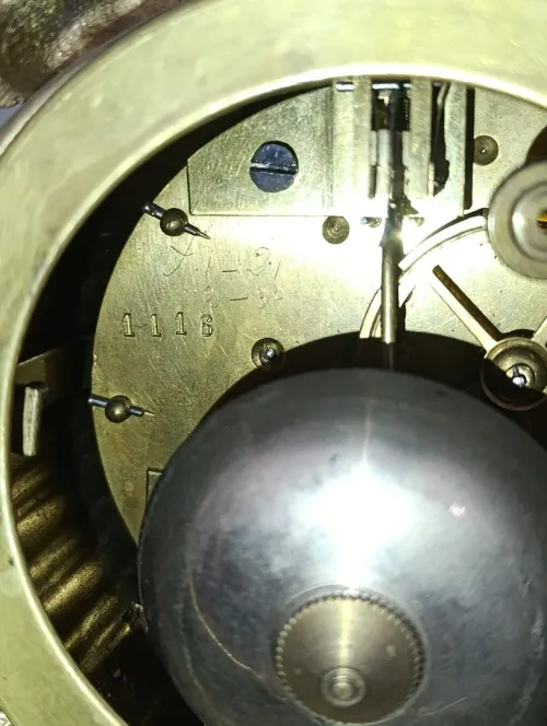 Pendule de cheminée ancienne en régule doré - XIXe siècle