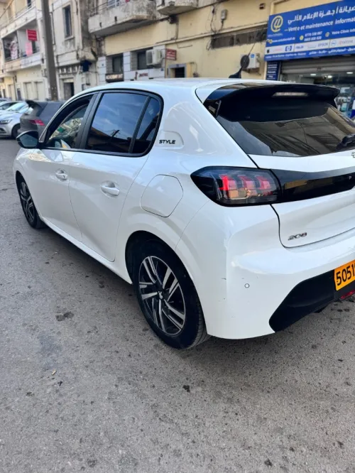 Peugeot 208 2023 E-Style