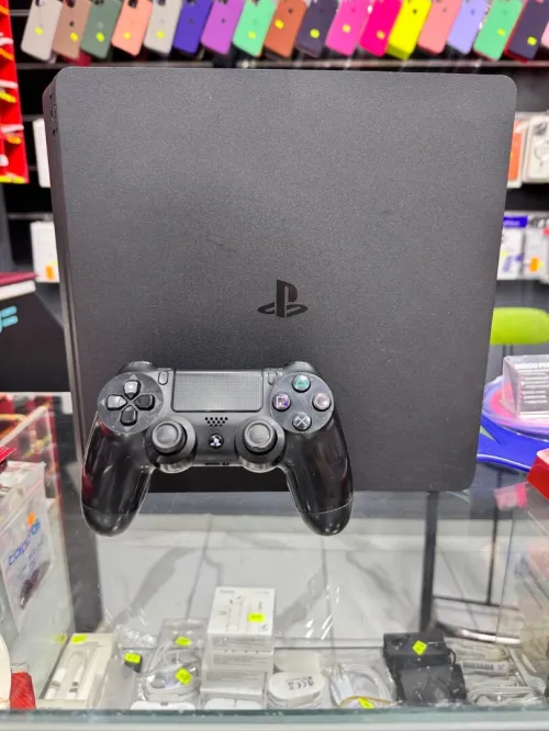 Ps4 Slim flashe Version 12.52 Très Bon état Avec manette original