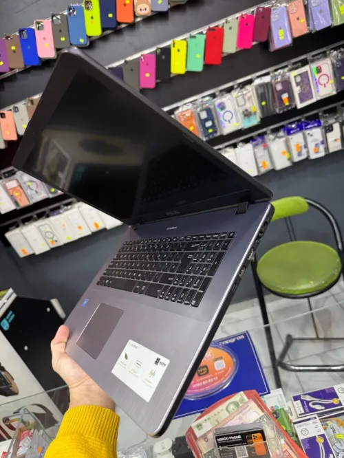 Laptop Asus vivobook 17 x705MA 17" processeur Intel(R) Celeron(R) N4000 CPU 8GB RAM 256GB