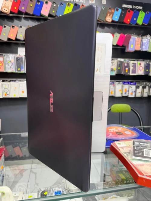 Intel(R) Celeron(R) N4000 CPU 8GB RAM 256GB