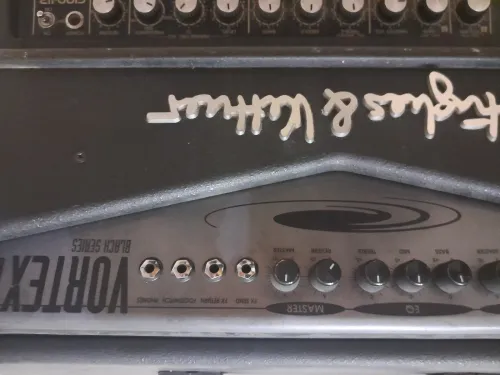 Amplificateur guitar et synthétiser piano