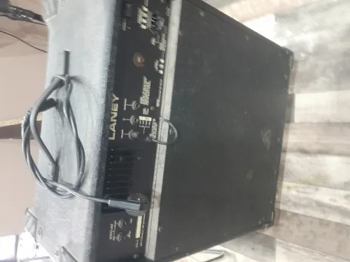 Amplificateur guitar et synthétiser piano