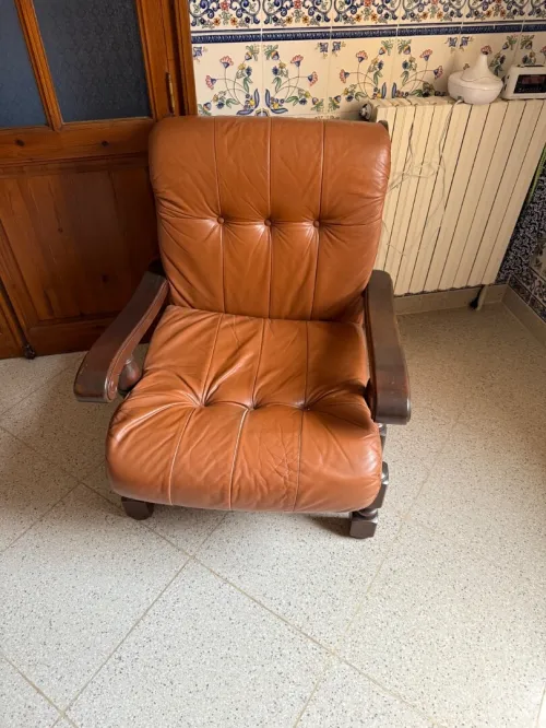 Sallon 5 place vrai cuire bois rouge