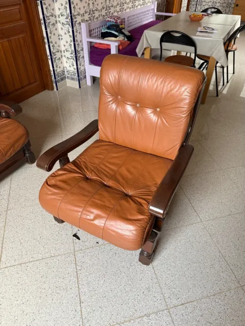 Sallon 5 place vrai cuire bois rouge
