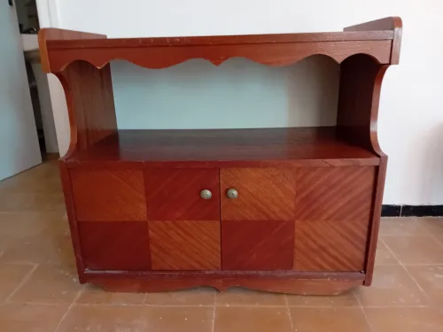 TABLES TELEVISION