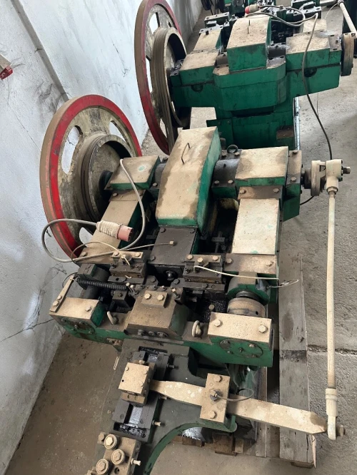 ATELIER Machine à clou 
