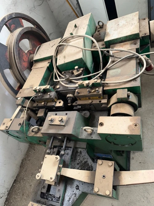 ATELIER Machine à clou 
