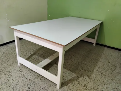 Table de couture et de coupage 