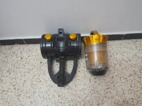Vacuum Cleaner/ مكنسة كهربائية 