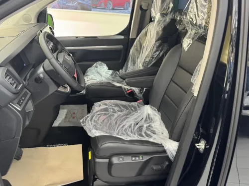 Peugeot Traveller 2025 VIP
