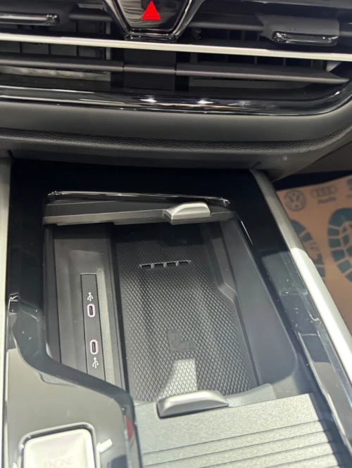 Volkswagen Passat 2025 Pro pack black