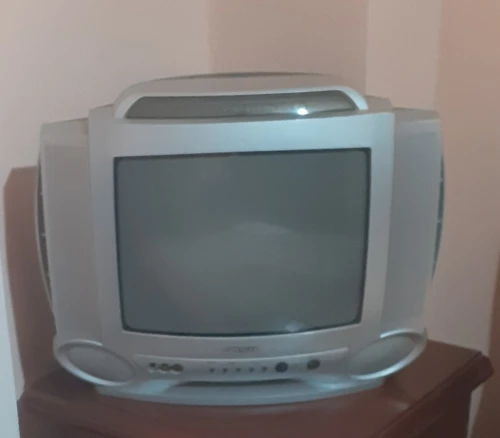 Vend télévision couleur portable