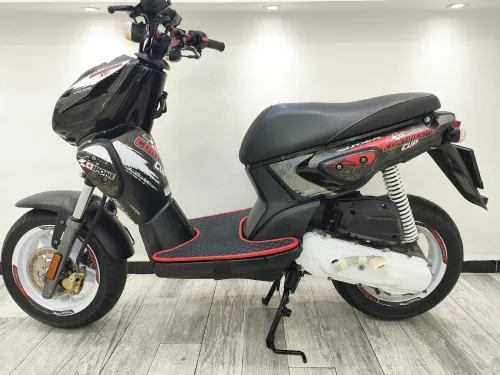 SLIDER FRANÇAIS 50CC SCOOTER YAMAHA MBK STUNT 2012