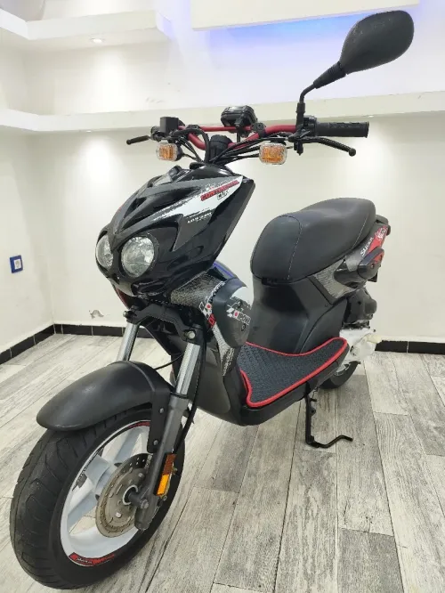 SLIDER FRANÇAIS 50CC SCOOTER YAMAHA MBK STUNT 2012