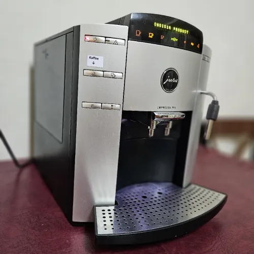 ماكينة قهوة احترافية Jura Impressa F90 - حالة ممتازة