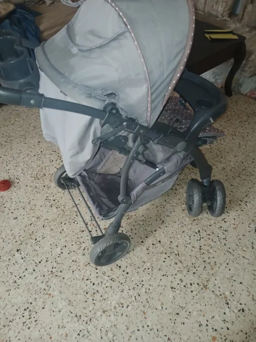 Poussette bèbè
