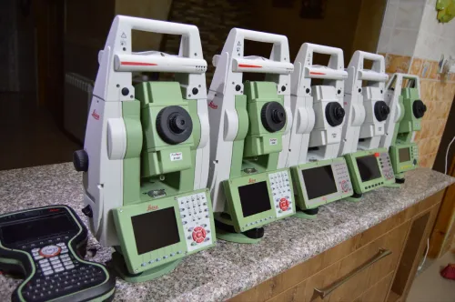 Leica appareil topographique model Ts15 R1000