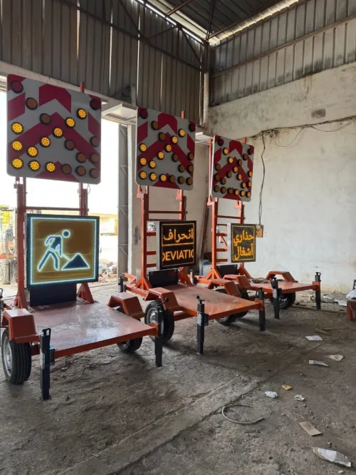 صناعة عربات مزودة بأبراج اضواء تعمل بالطاقة الشمسية والديزل
