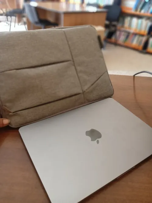 Macbook M3 2024