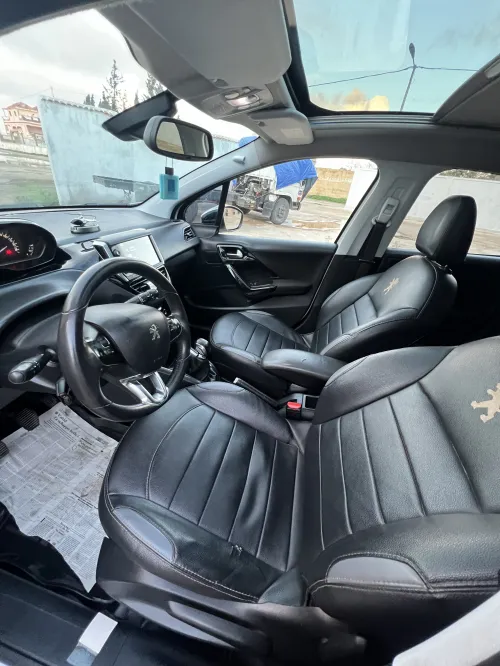 Peugeot 208 2015 Allure Facelift