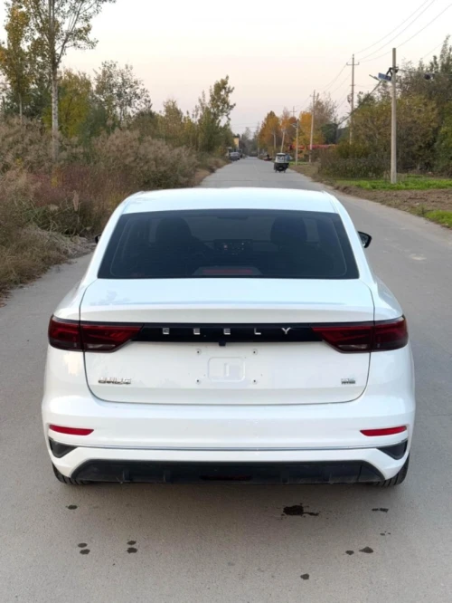 Geely Emgrand 2023 