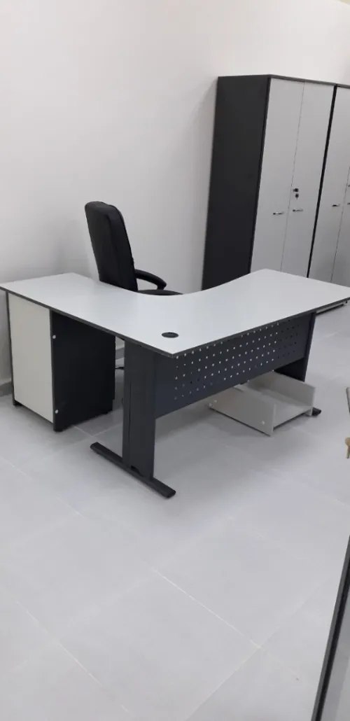 ENSEMBLE DE BUREAU / CHAISE / ARMOIRE/ BUREAU COMPLET 