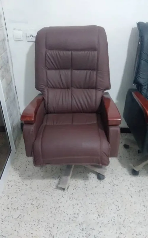 ENSEMBLE DE BUREAU / CHAISE / ARMOIRE/ BUREAU COMPLET 