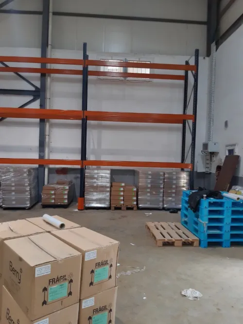 Rayonnage en métal, Étagère métallique, Élément en métal 
