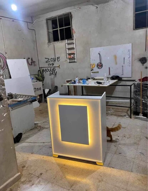 Fabrication Comptoirs de réception moderne sur mesure 