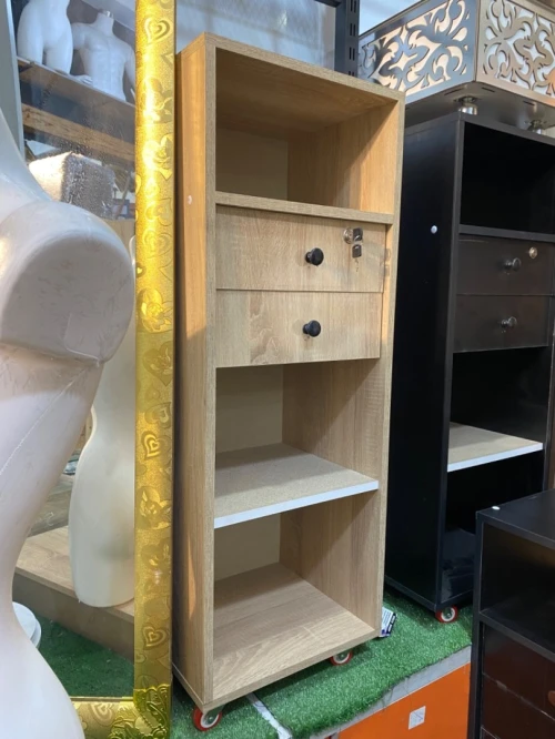 Équipement magasin caisse en bois , mannequins , étagères, chaise magasin 