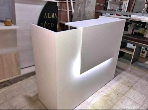Fabrication Comptoirs de réception moderne sur mesure 