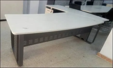 ENSEMBLE DE BUREAU / CHAISE / ARMOIRE/ BUREAU COMPLET 