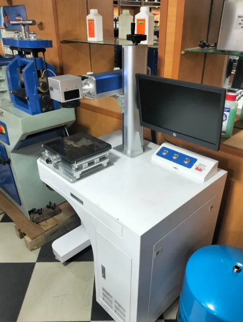 découpage et gravage laser 50w jamais utilisée états neuf 
