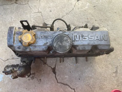 رأس محرك نيسان (Culasse Nissan LD23) كاملة