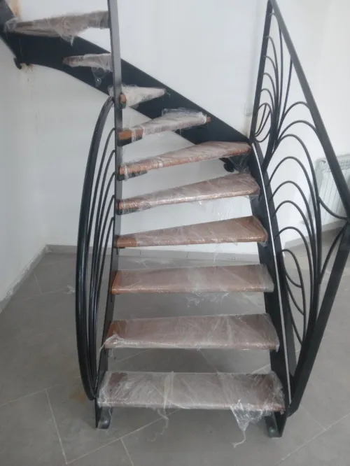 FABRICATION D'ESCALIER METALLIQUES SUR MESURE
