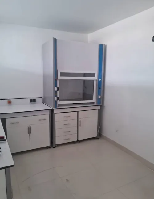 Fabrication de mobilier de laboratoire