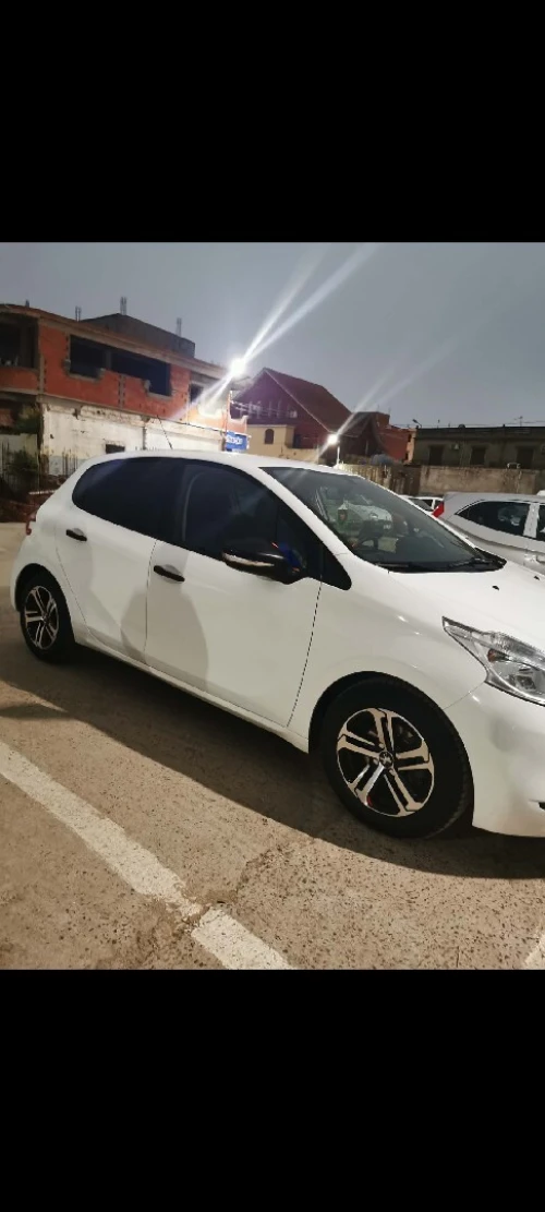 Peugeot 208 2015 Access Facelift