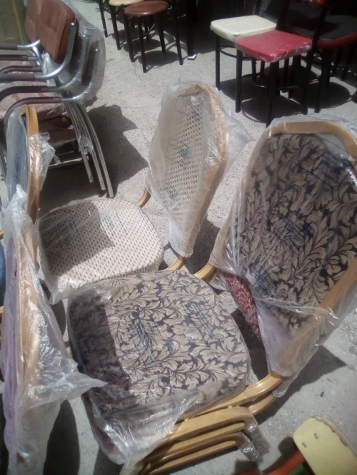 Tables et chaises طاولة طابلة و كراسي 