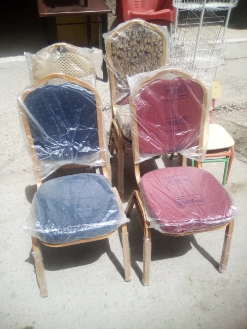 Tables et chaises طاولة طابلة و كراسي 