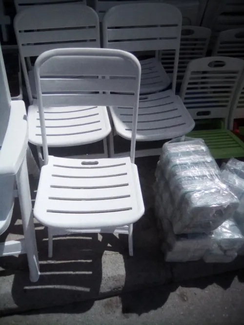 Tables et chaises طاولة طابلة و كراسي 