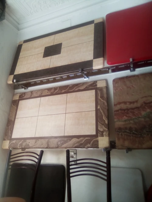 Tables et chaises طاولة طابلة و كراسي 