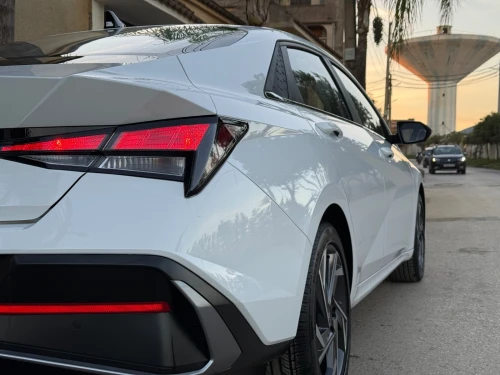 Hyundai Elantra 2025 Luxury