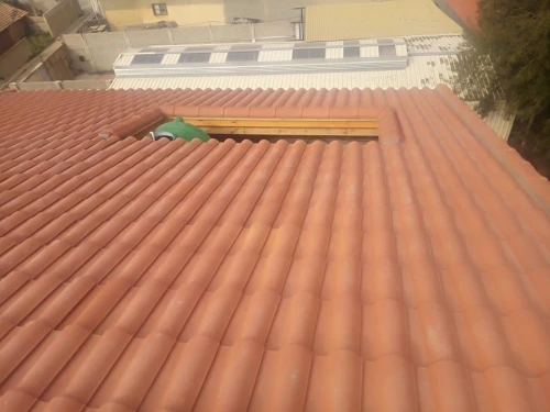 charpente en bois toiture poses tuiles