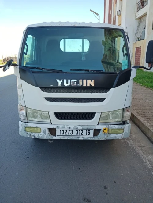 Location très belle camion avec chauffeur.