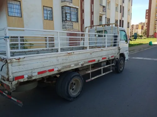 Location très belle camion avec chauffeur.