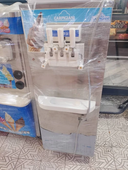 2 machineS  glace carpigiani