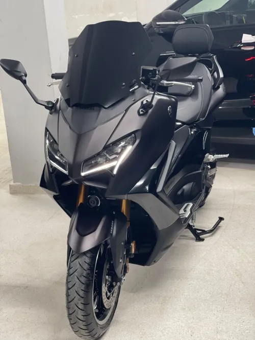 Yamaha Tmax Tech max Dark magma 2025